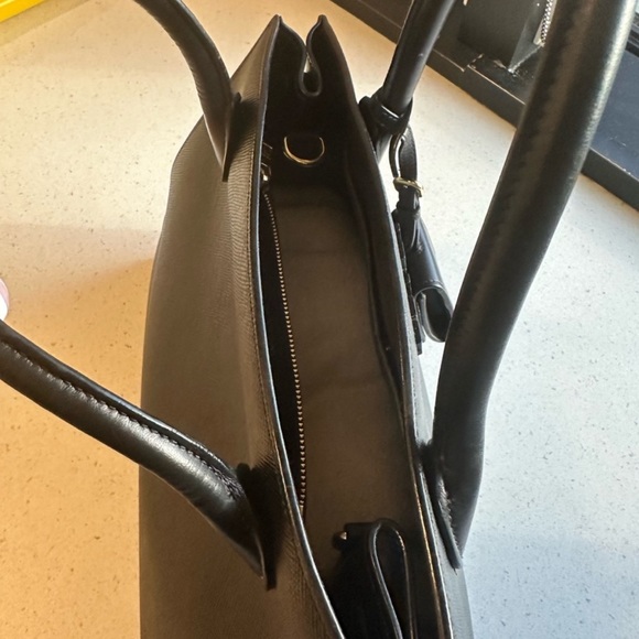 Prada Black Saffiano Leather Medium Monochrome Tote Bag - Picture 4 of 8